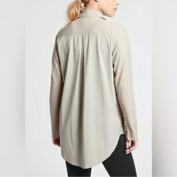 Athleta Urbanite Beige Shirt size Medium - Picture 2 of 8
